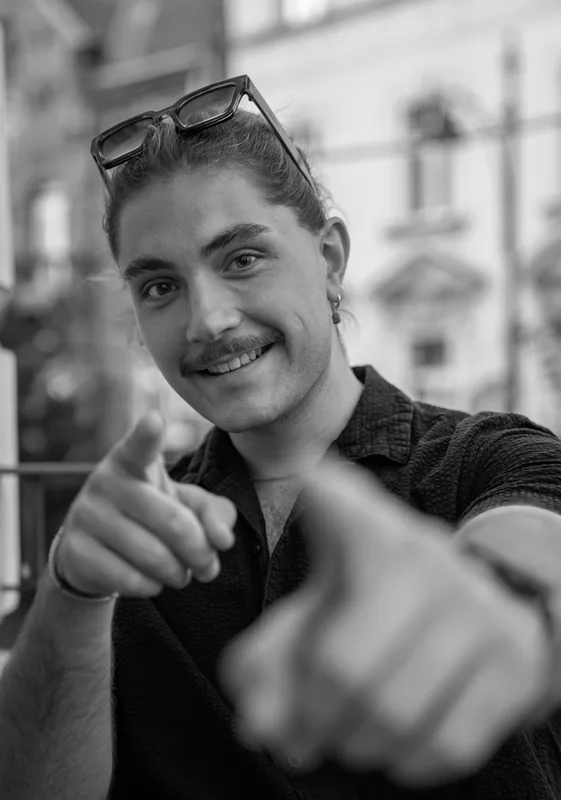 Tomás — Client Services